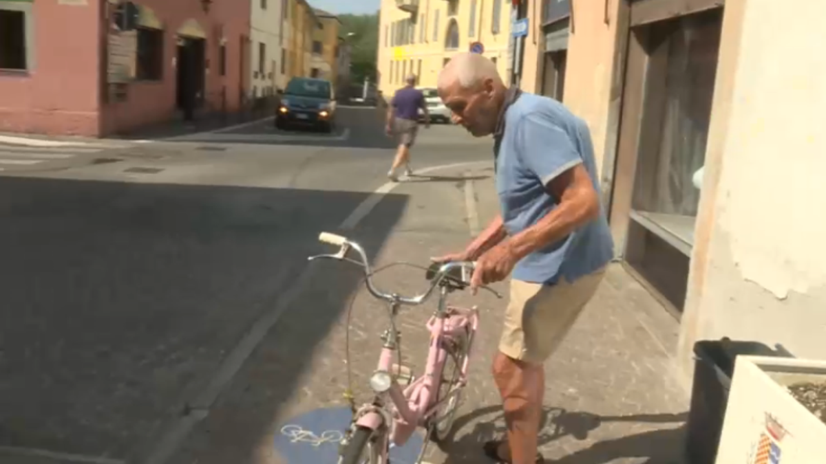 L'Odissea di Vittorio, in un anno gli rubano 15 volte la bici