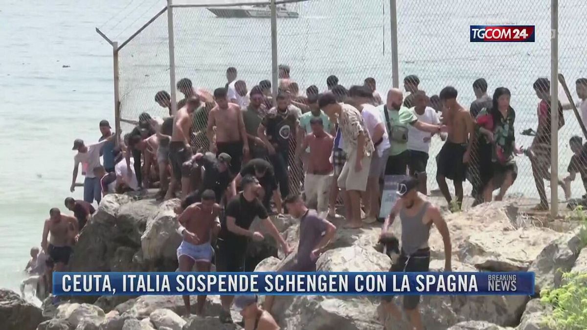 Breaking News delle 21.30 | Ceuta, Italia sospende Schengen con la Spagna