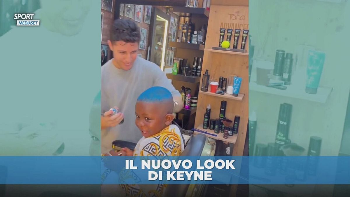 Keyne come Lamine dal parrucchiere, mai banale: capelli tinti di blu