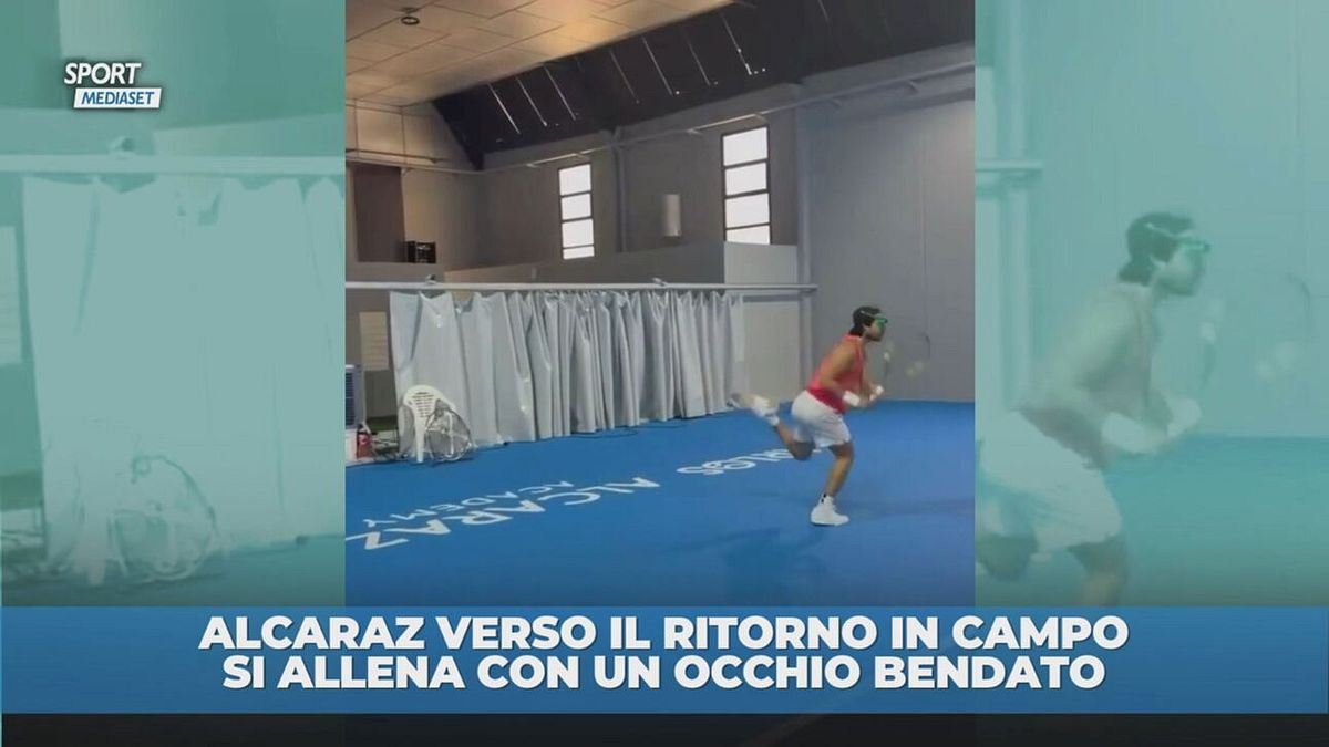 L'allenamento di Alcaraz con un occhio bendato