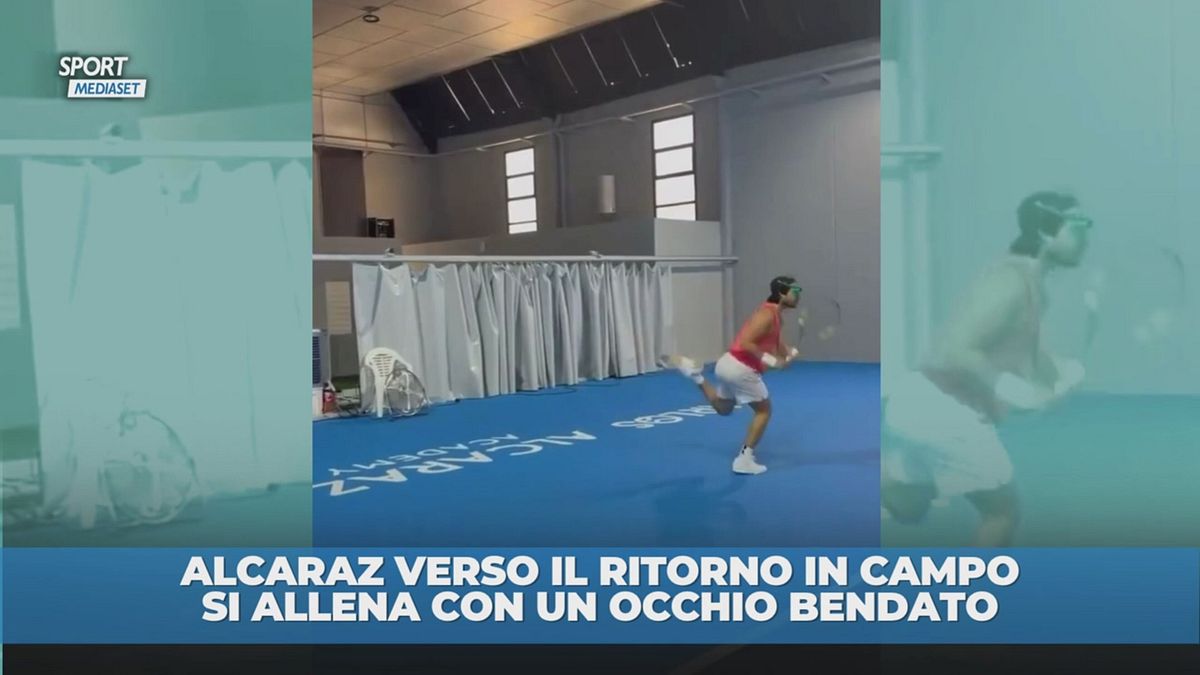 L'allenamento di Alcaraz con un occhio bendato