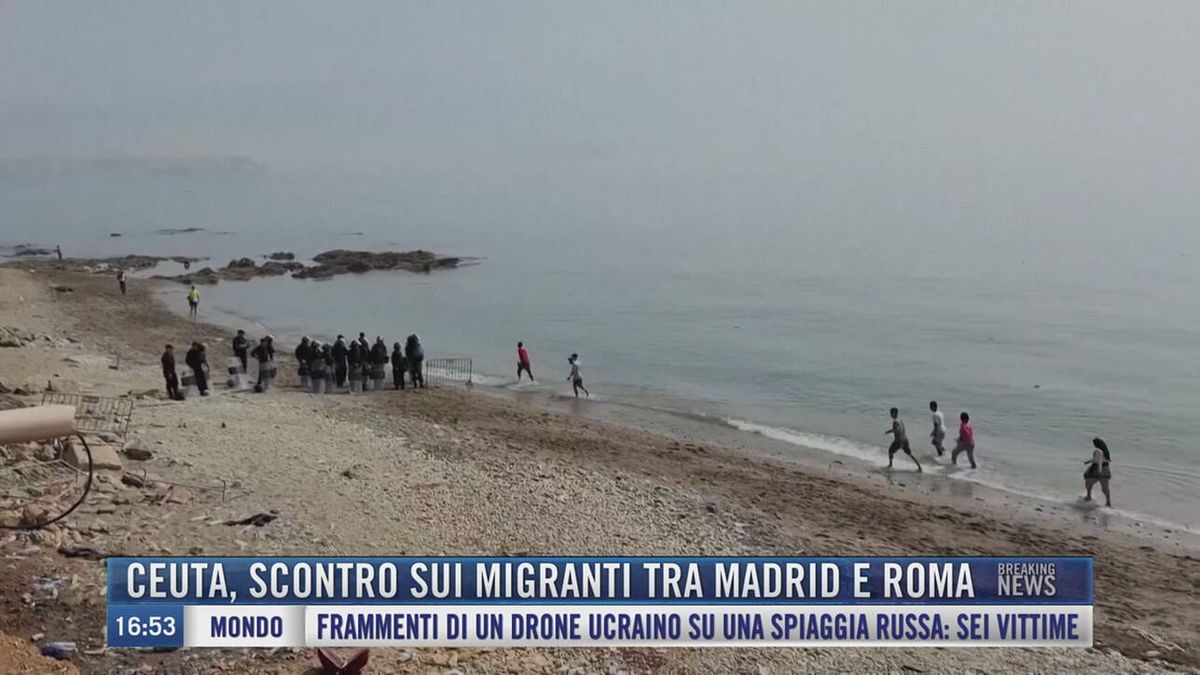 Breaking News delle 17.00 | Ceuta, scontro sui migranti tra Madrid e Roma