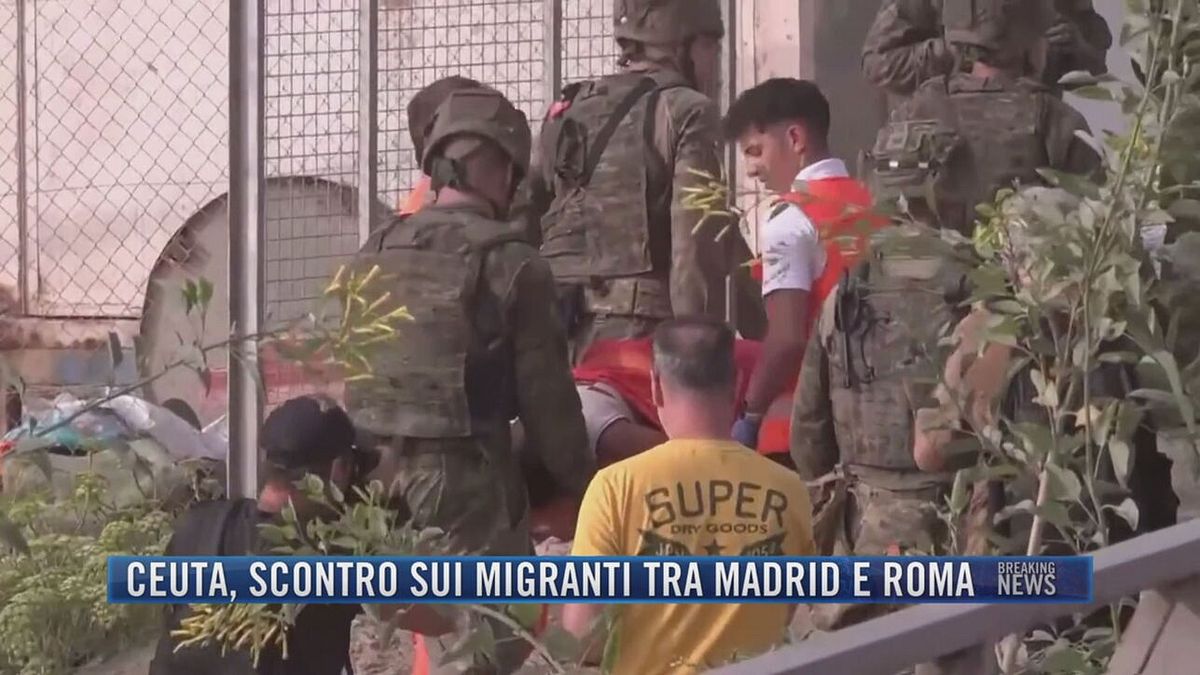 Breaking News delle 18.00 | Ceuta, scontro sui migranti tra Madrid e Roma