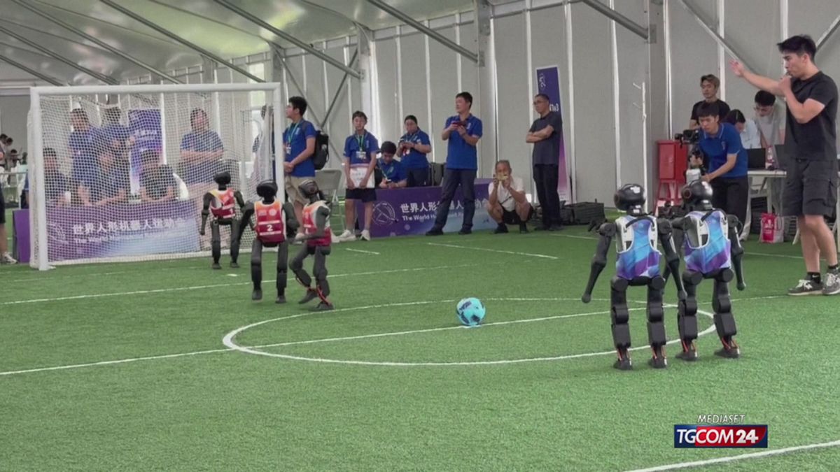HONG KONG PARTITA CALCIO ROBOT X SITO SRV