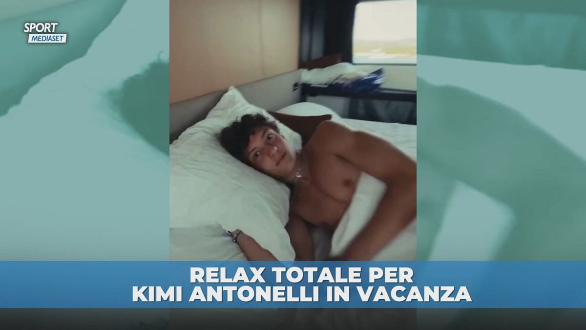 Kimi Antonelli sfreccia anche in vacanza alla guida di una moto d'acqua