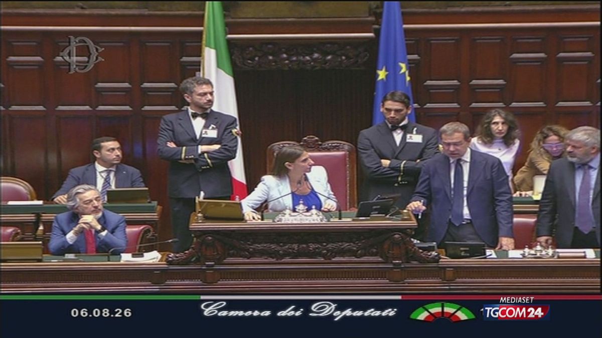 GUCCINI APPLAUSO CAMERA PER SITO SRV