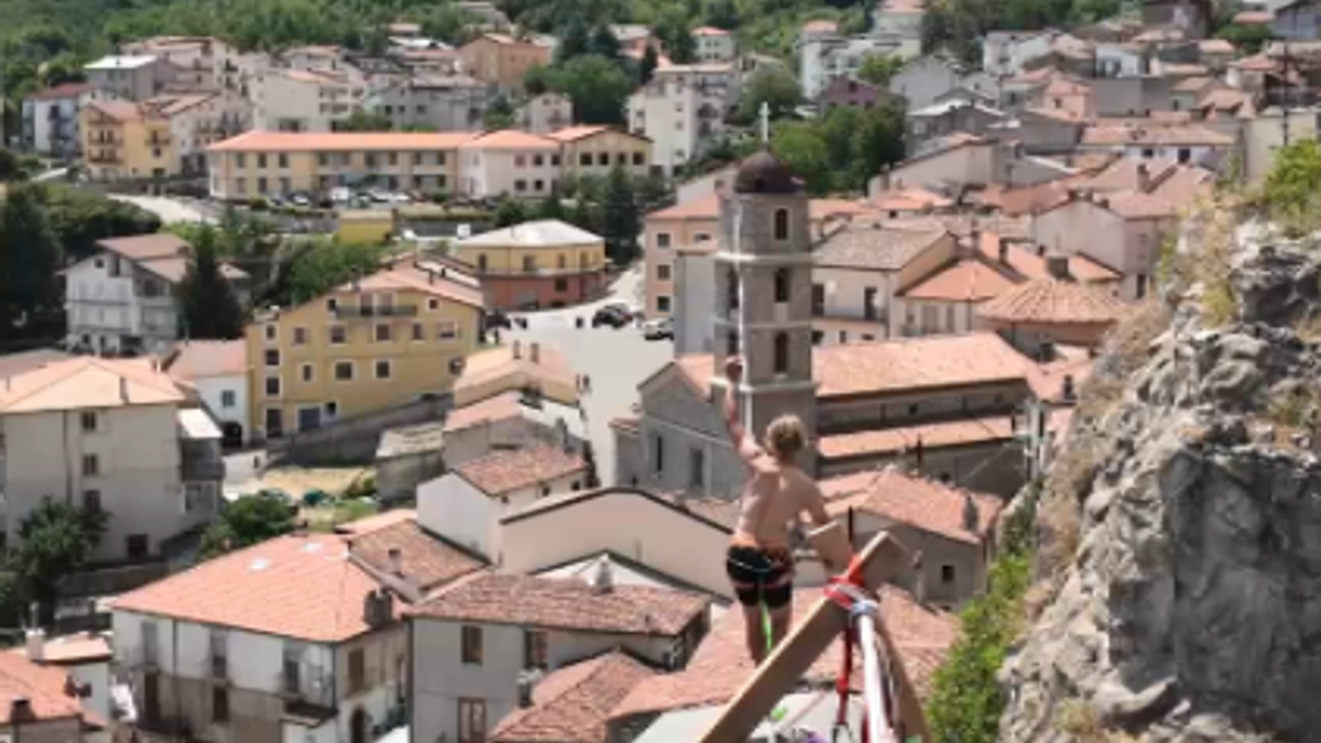 Funamboli per un giorno in Basilicata, a 80 metri dal suolo
