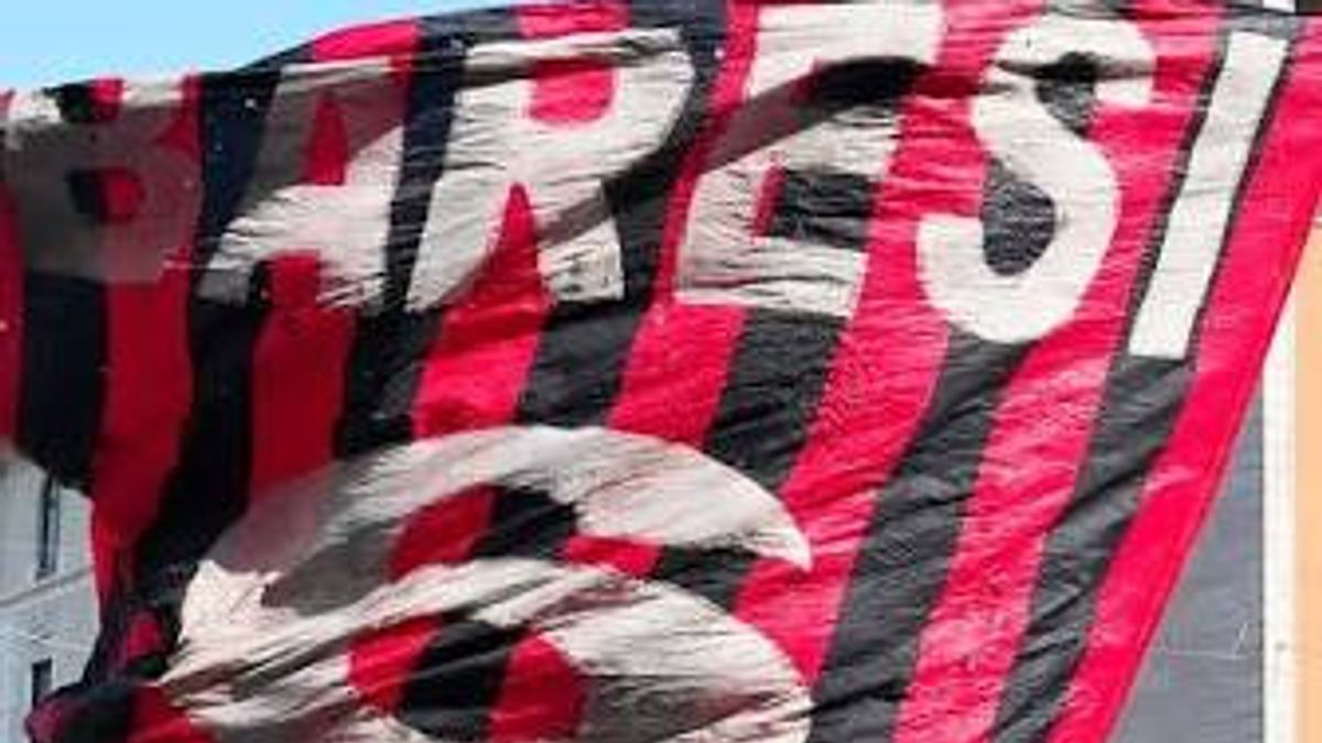 Milan: numero 3, Paolo Maldini (potrà indossarla solo un suo figlio); numero 6, Franco Baresi