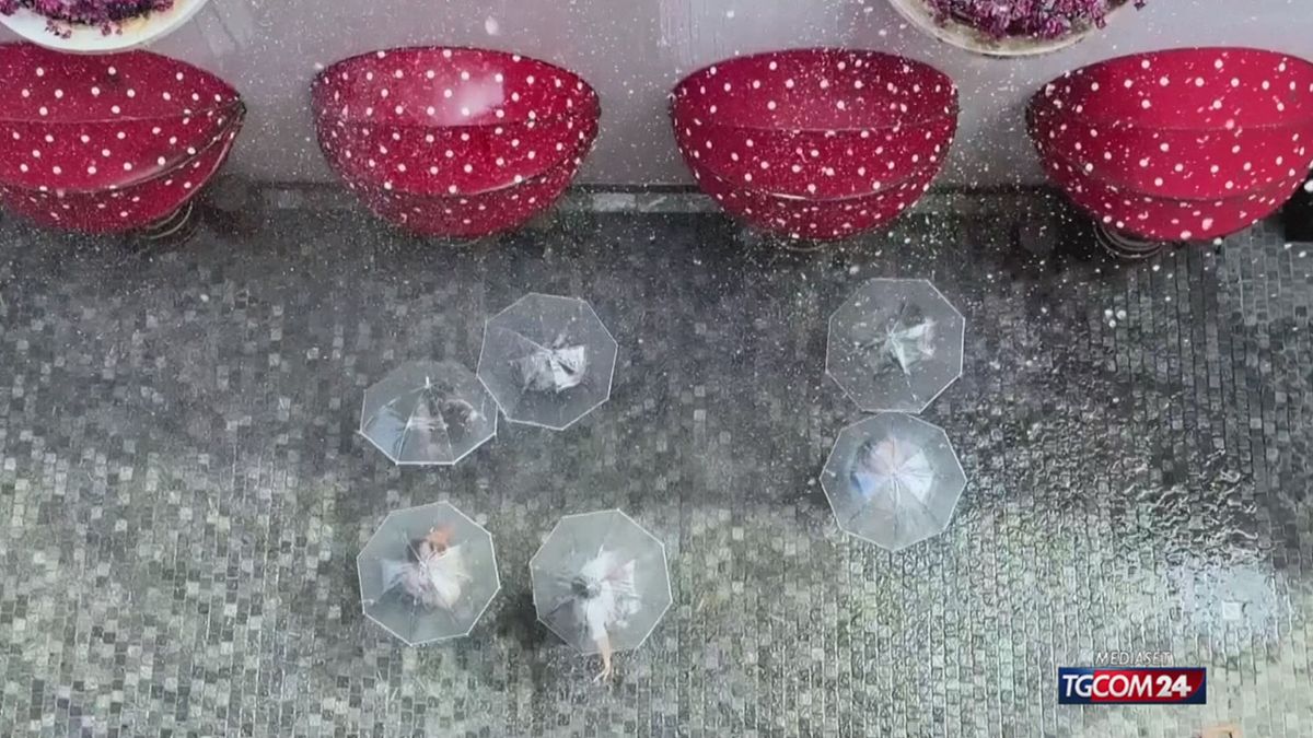 La Raining Street di Dubai offre un fresco rifugio dal caldo estivo