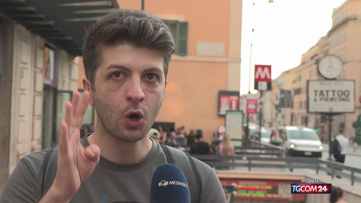 Roma, influencer picchiato per aver salvato turista dalla truffa delle campanelle