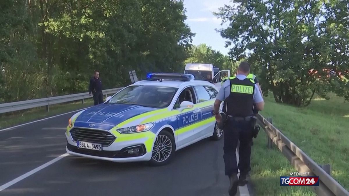 12.00 MERZ, ESPULSI IN ITALIA SRV
