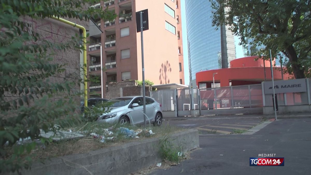 18.00 MILANO, DEGRADO FRA I GRATTACIELI SUPER LUSSO SRV