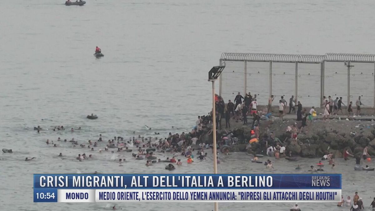 Breaking News delle 11.00 | Crisi migranti, alt dell'Italia a Berlino