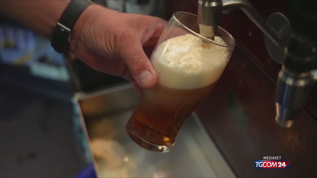 18.00 UK, BIRRE IN PEIDI VIETATE SRV