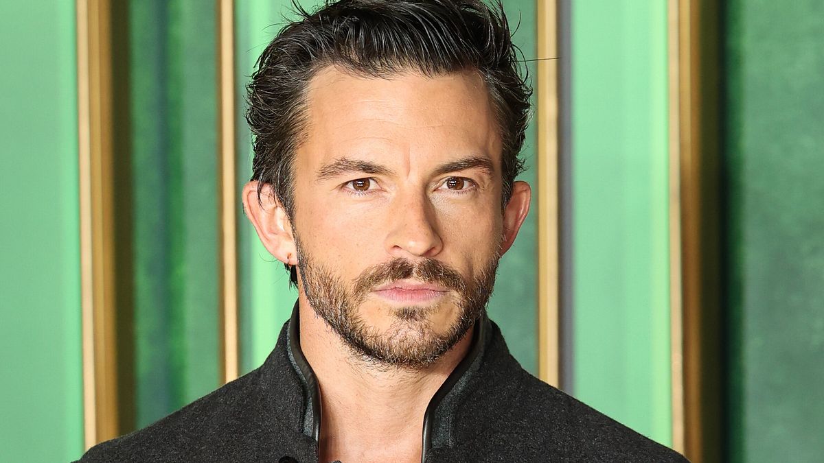 Jonathan Bailey sul red carpet della premiere europea del film "Wicked For Good" a Londra