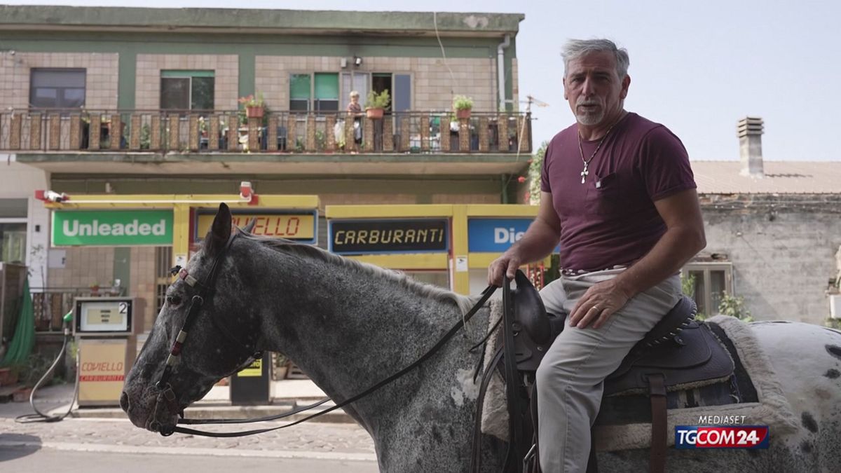 19.10 CARO BENZINA, A FOGGIA SI VA A CAVALLO SRV