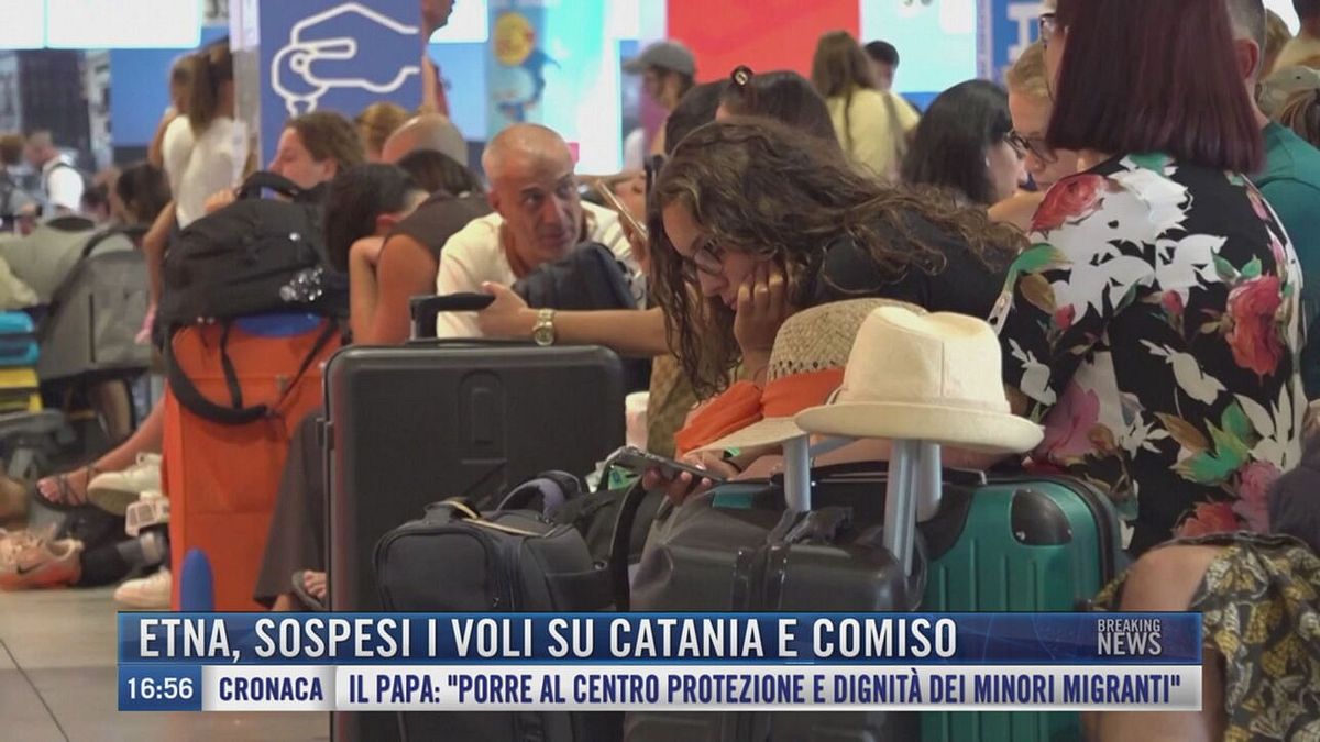 Breaking News delle 17.00 | Etna, sospesi i voli su Catania e Comiso