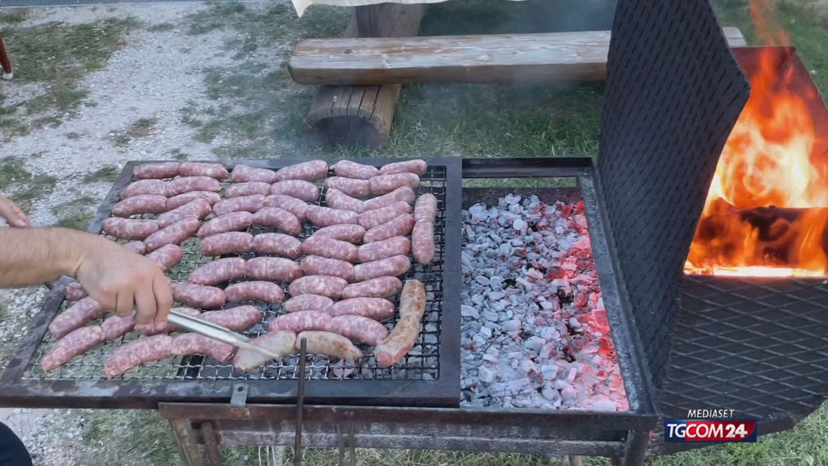17.31 FERRAGOSTO AL RISTORANTE, SPESA 1 MLD SRV