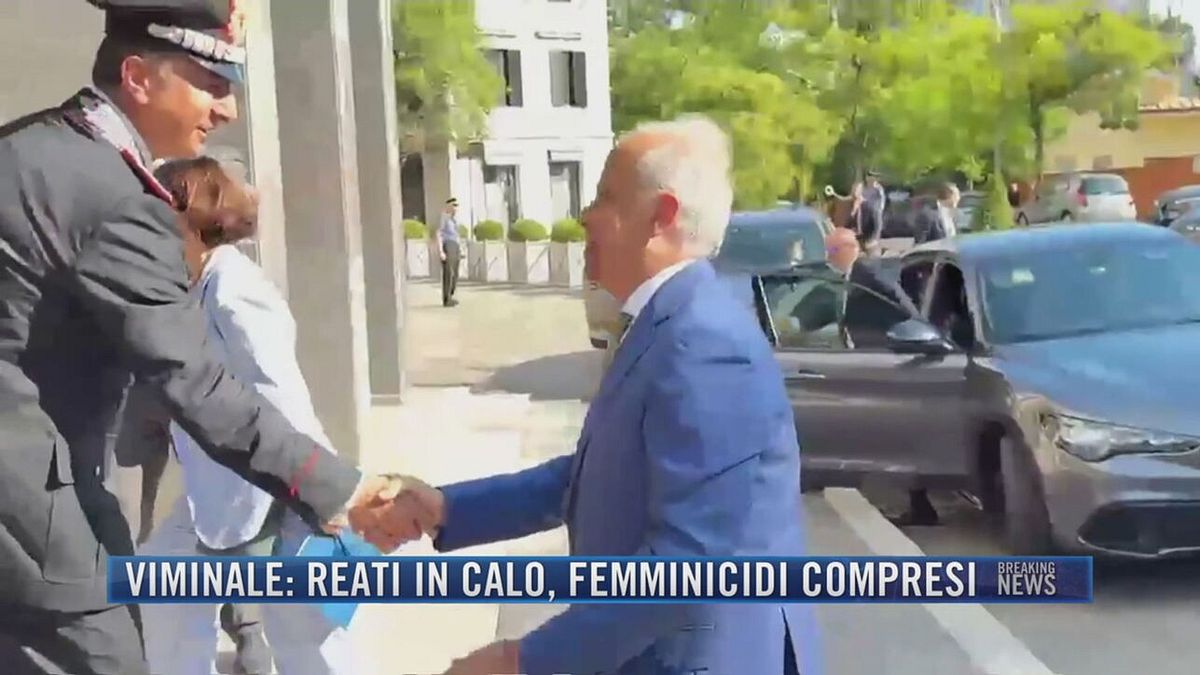 Breaking News delle 21.30 | Viminale: reati in calo, femminicidi compresi