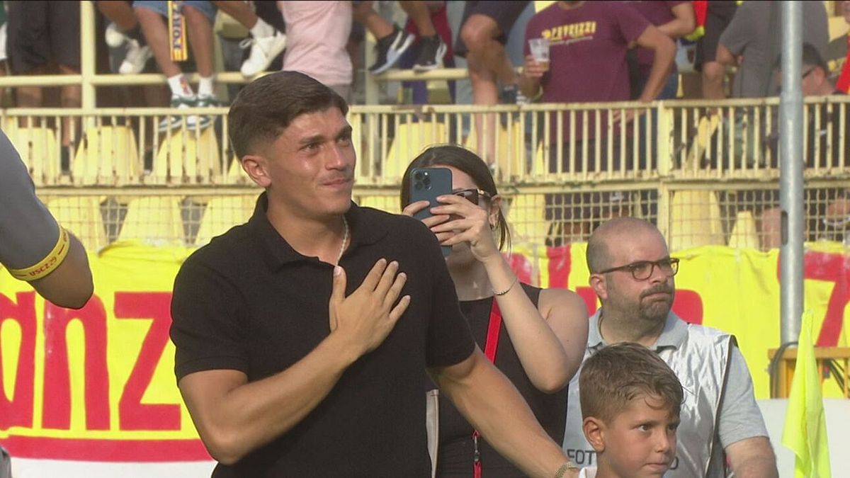 Favasuli piange davanti ai suoi tifosi: addio al Catanzaro, ora c'è il Napoli