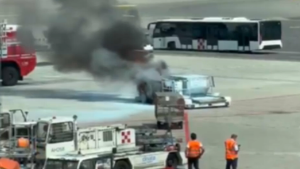 Malpensa, fiamme in pista da un container per bagagli