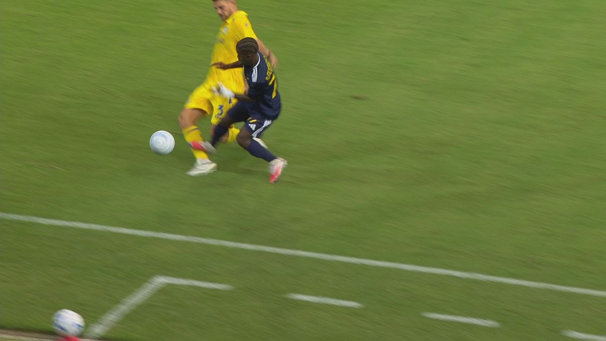 89' | Espulso Fernandes (Frosinone-Juve stabia 4-1)