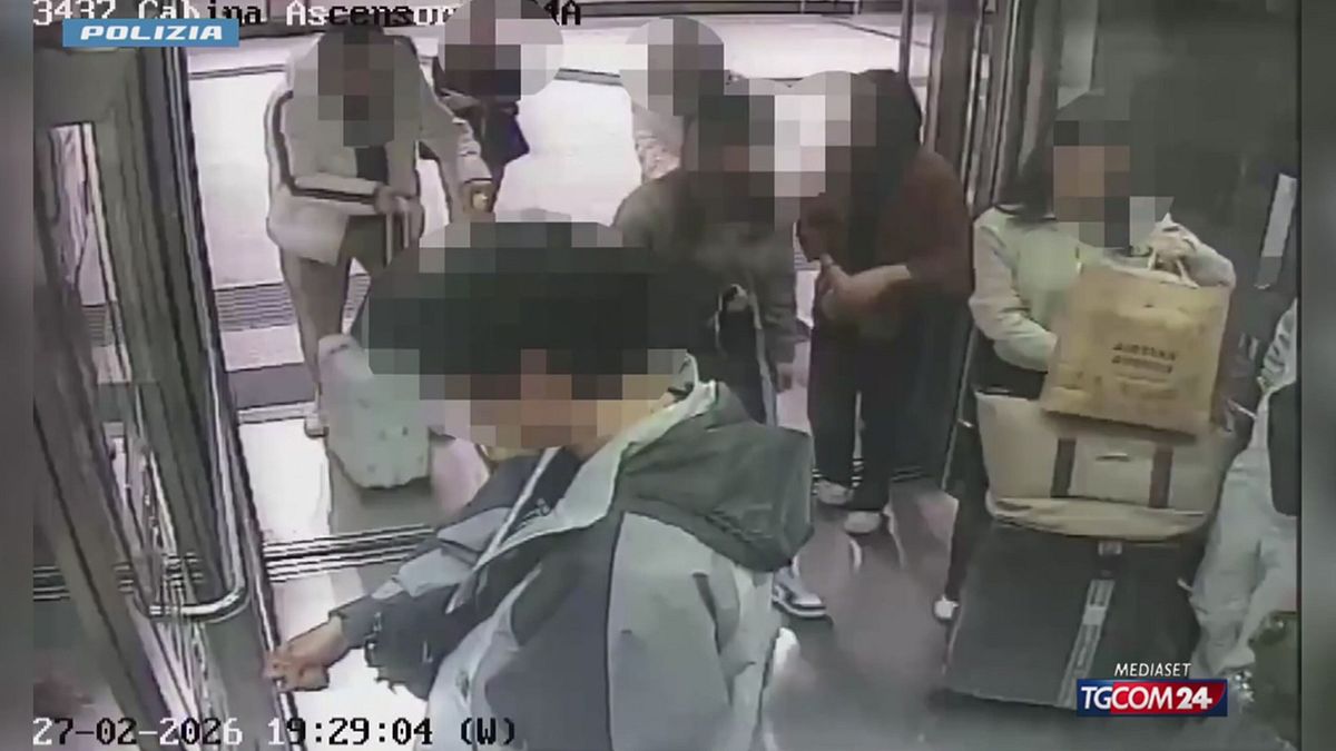 Oltre cento furti in ascensore a Malpensa: arrestate 10 donne