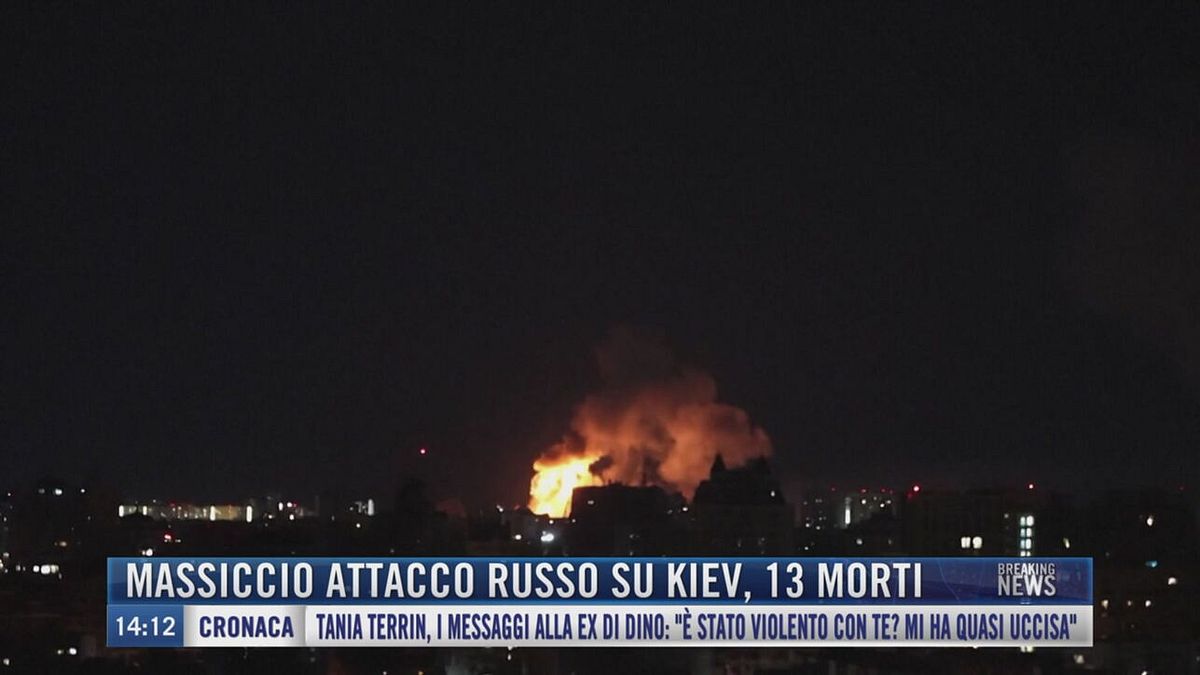 Breaking News delle 14.00 | Massiccio attacco russo su Kiev, 13 morti