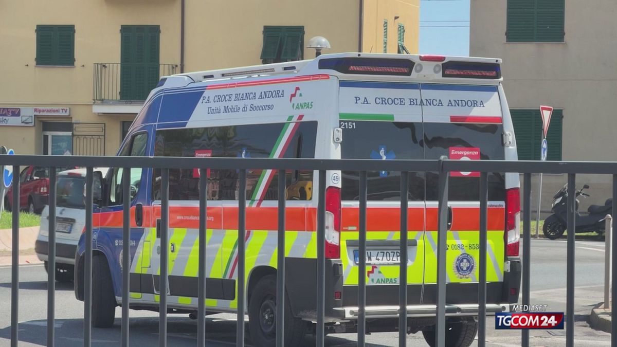 18.00 PESTATO DAL BRANCO, PARLA AL TELEFONO SRV