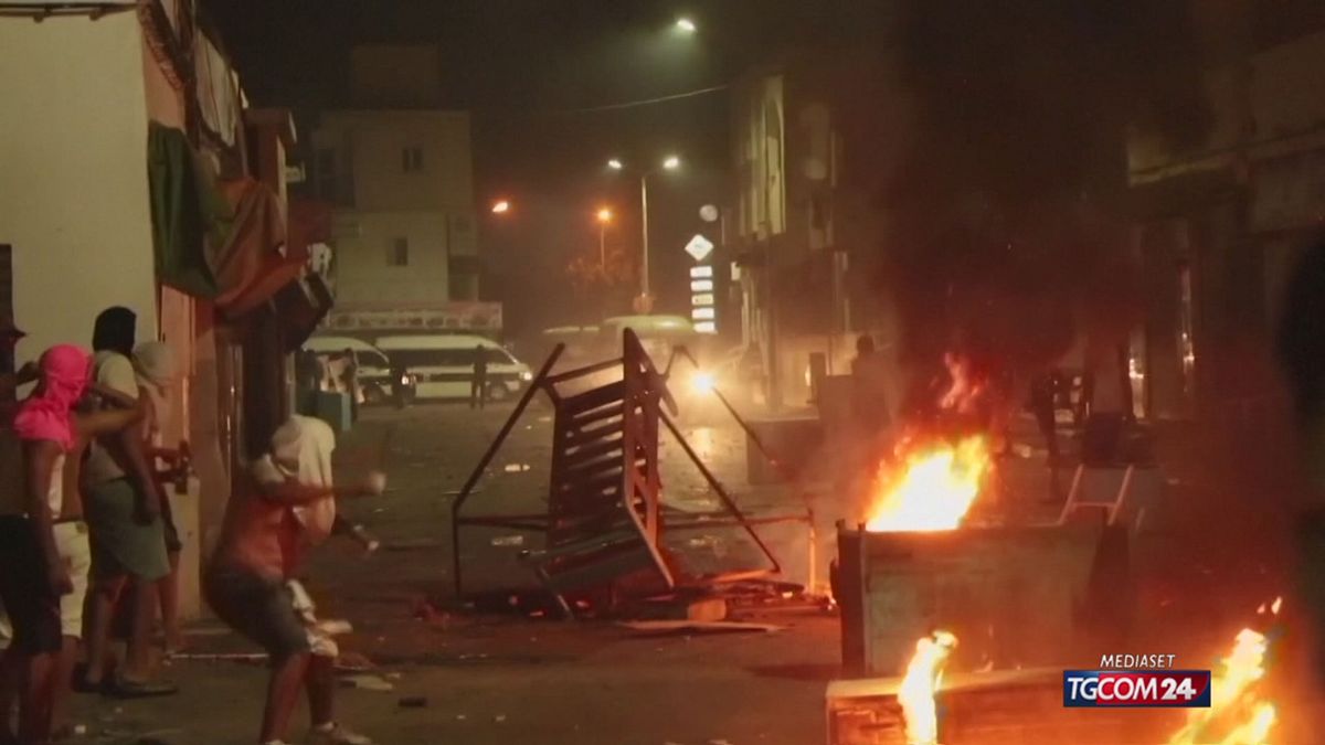 12.00 MCH DISORDINI TUNISIA, SCONTRI CON LA POLIZIA MCH