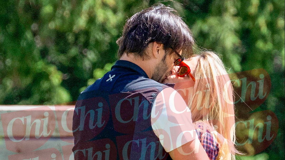 Vacanza in famiglia per Michelle Hunziker e Giulio Berruti