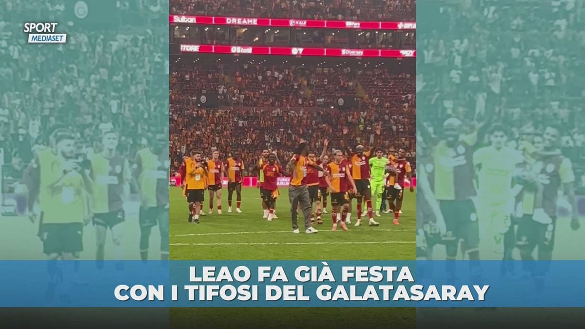 Leao-Osimhen show davanti ai tifosi del Galatasaray: che festa!