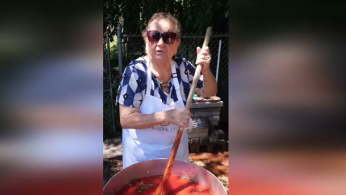La ricetta della "pummarola" di nonna Pia… direttamente dagli Usa