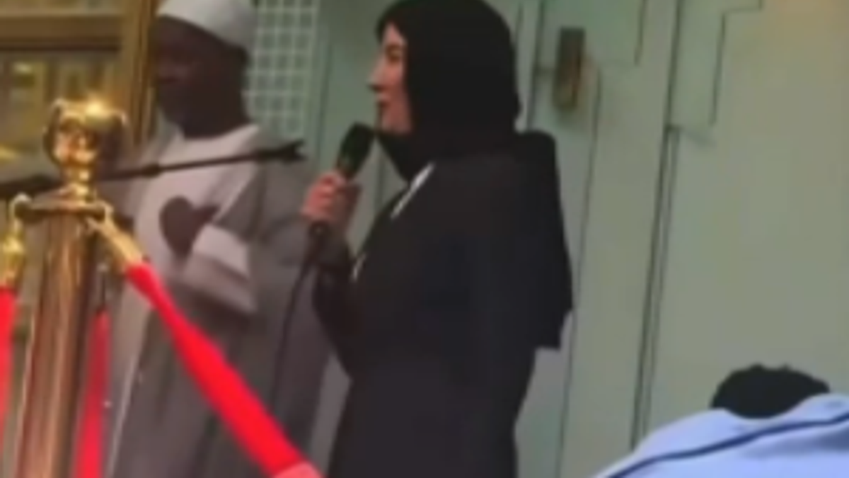 New York, la governatrice in pubblico con l'hijab