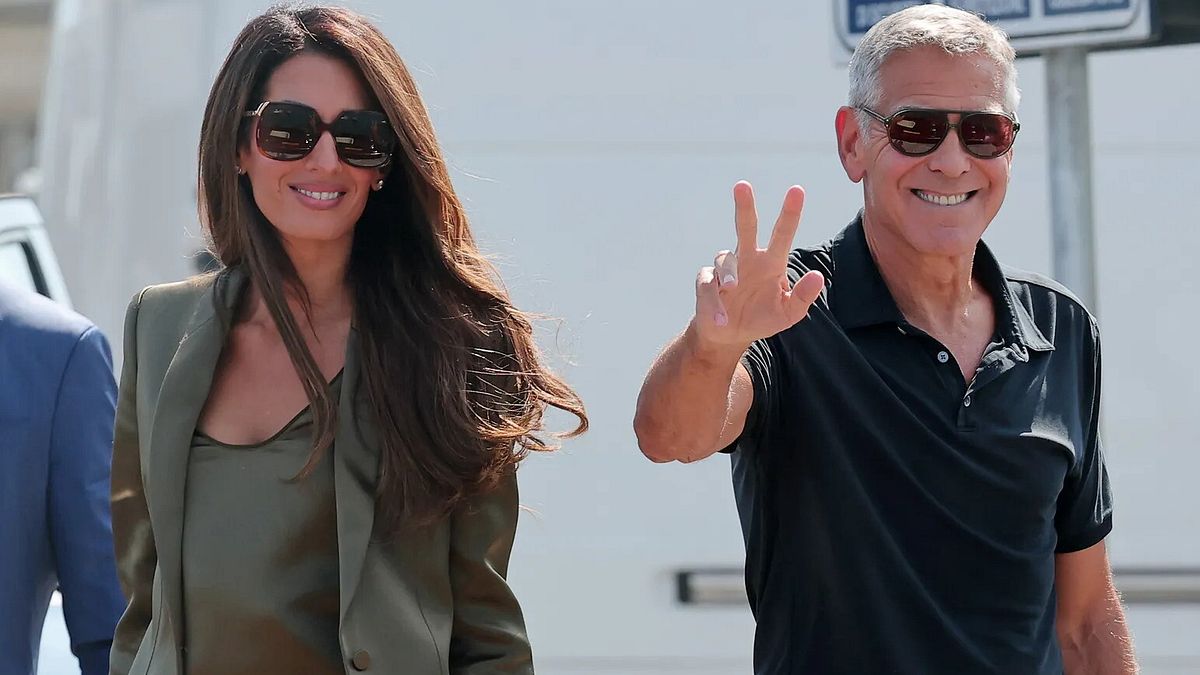 Amal e George Clooney all'arrivo a Venezia per l'83esima Mostra del cinema (credit: Jacopo Raule)
