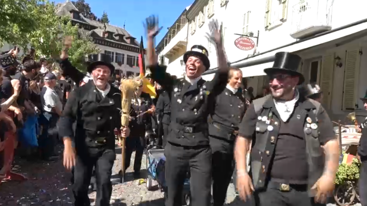 Allegria e... fuliggine: in Piemonte il raduno degli spazzacamini