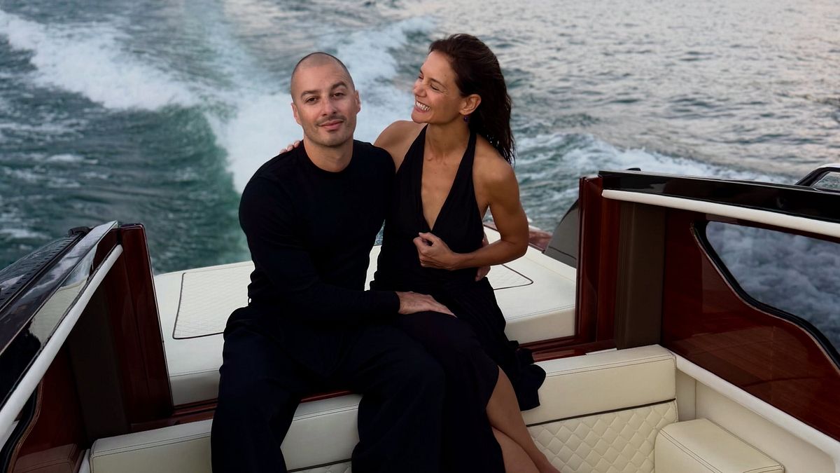La vacanza di Katie Holmes e Jason Bard Yarmosky sul lago di Como
