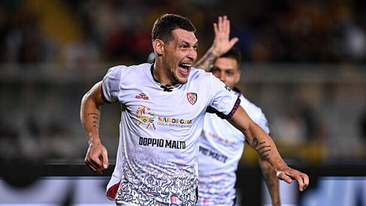  Belotti con la maglia del Cagliari