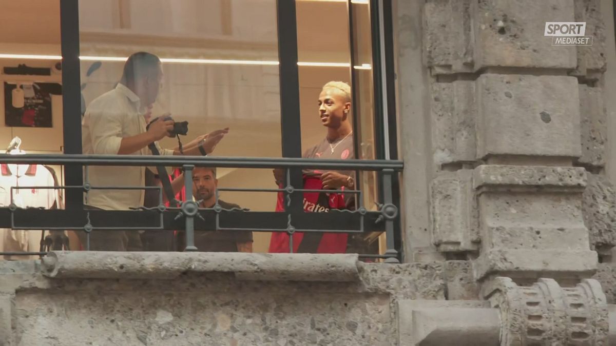 MCH OMARI HUTCHINSON ENTUSIASMO IN VIA DANTE 9/9 MCH