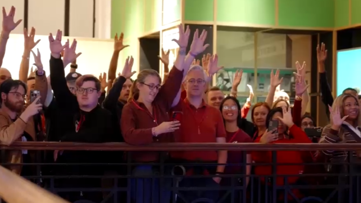 I fan di Star Trek nel libro dei record: il saluto vulcaniano è da record