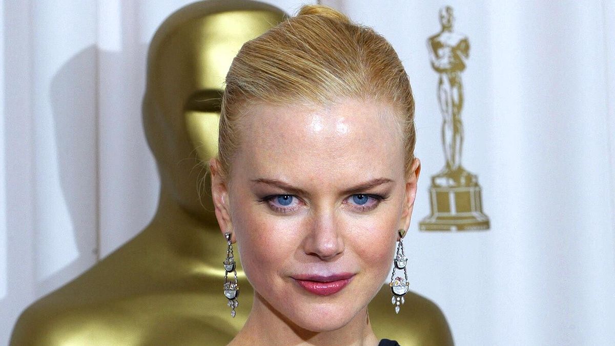 Nicole Kidman con la statuetta vinta agli Oscar del 2003 