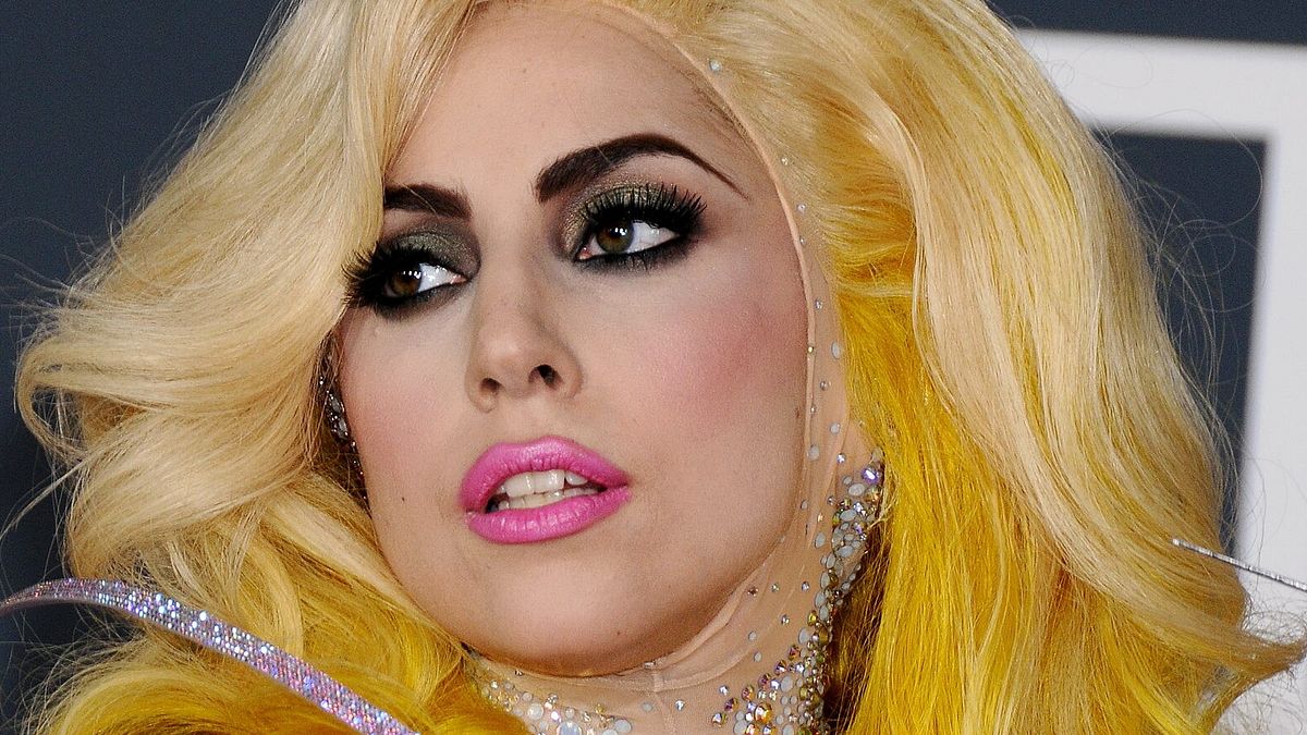 Lady Gaga, la passione per la moda nei suoi look più iconici: