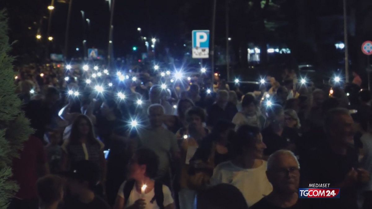 18.05 FIACCOLATA DON COLUCCIA CONTRO OCCUPAZIONI ILLEGALI