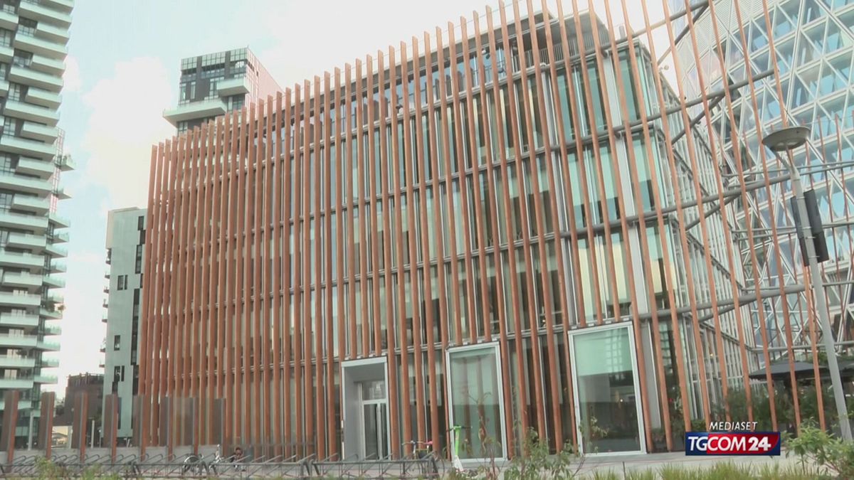 18.00 MILANO RESTA "SENZA CASE" SRV