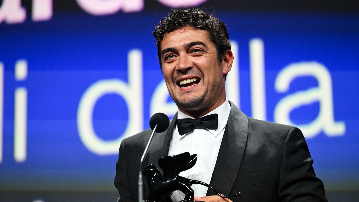Il miglior attore della sezione Orizzonti è Riccardo Scamarcio per "I figli della scimmia"