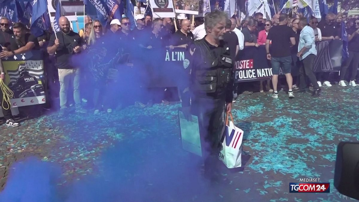 PROTESTA POLIZIA PARIGI X SITO SRV
