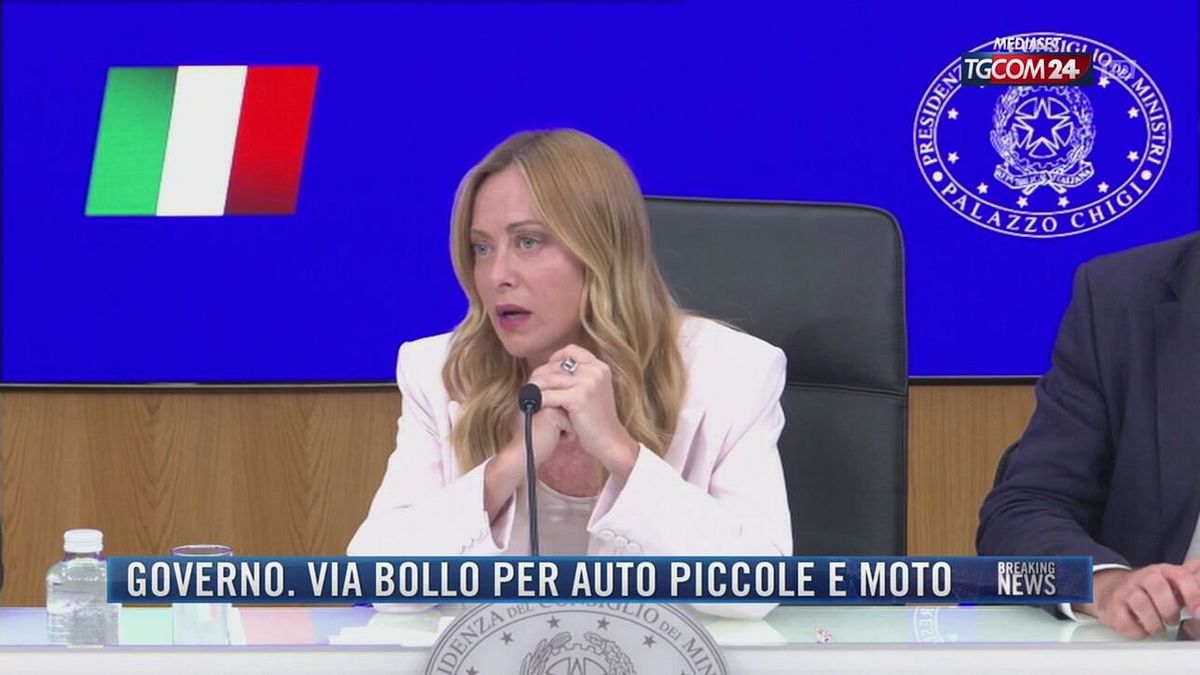 Breaking News delle 21.30 | Governo, via bollo per auto piccole e moto