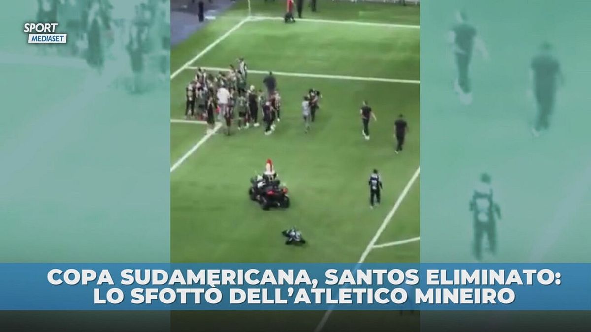 Il "gallo" dell'Atletico Mineiro trascina per tutto il campo la "balena" del Santos
