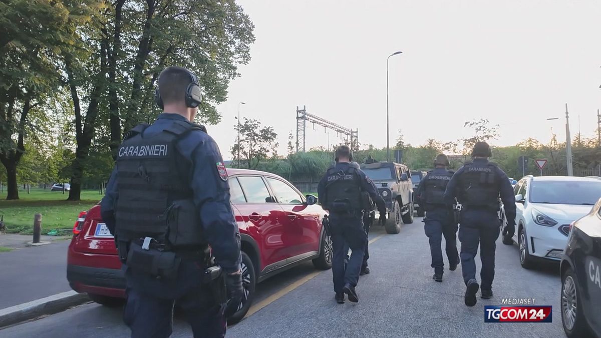 Boschetto di Rogoredo, maxi operazione di controllo dei carabinieri