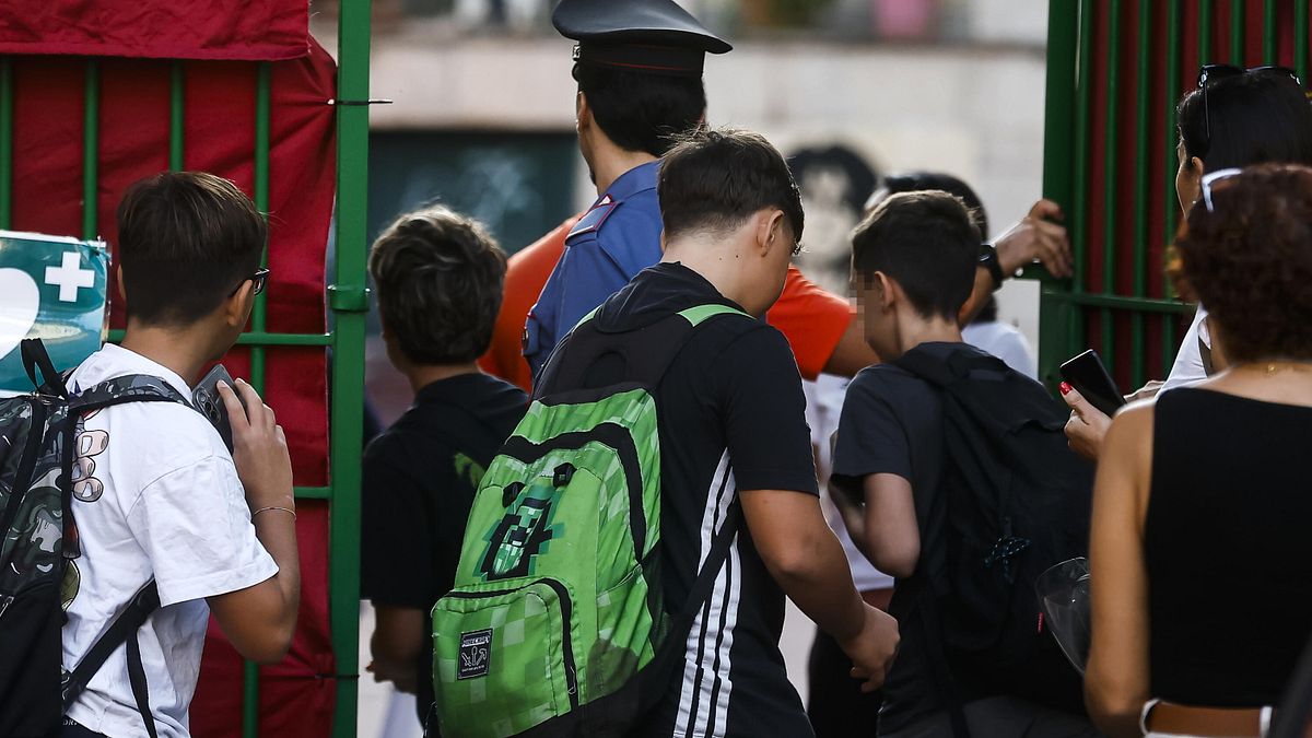 scuola centocelle roma prof accoltellata